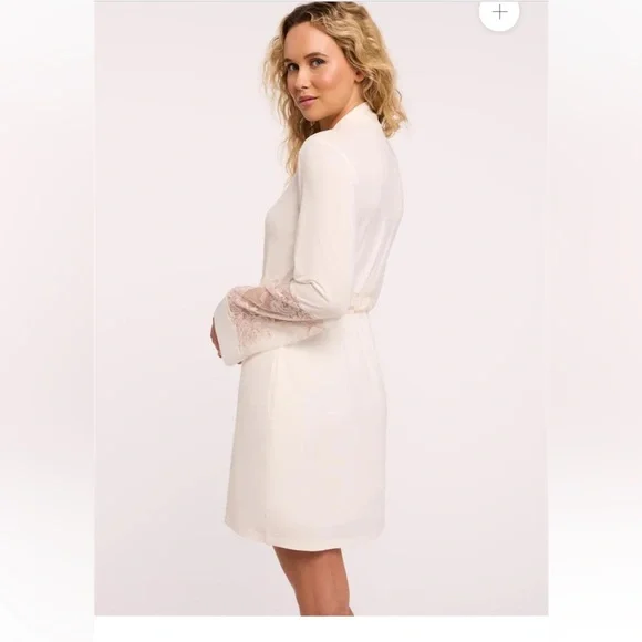 Fleur’t Bridal Robe - Picture 5 of 6